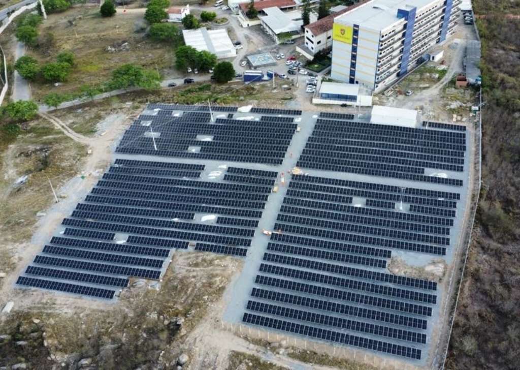 Ser Educacional contrói usina solar em Pernambuco